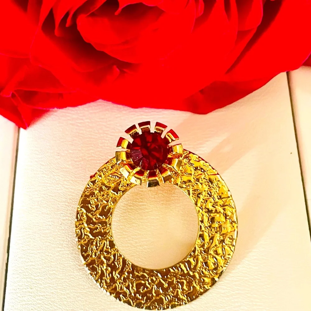 🔴Vintage Garnet and Gold Circle Brooch - Picture 4 of 9